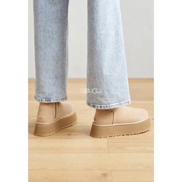 Женские угги  на платформе UGG Classic Dipper Sand