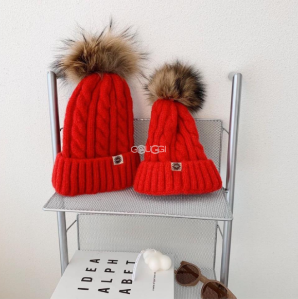 Шапка UGG Hat Red