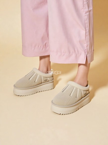 Женские слипоны Ugg Classic Slipons Sand